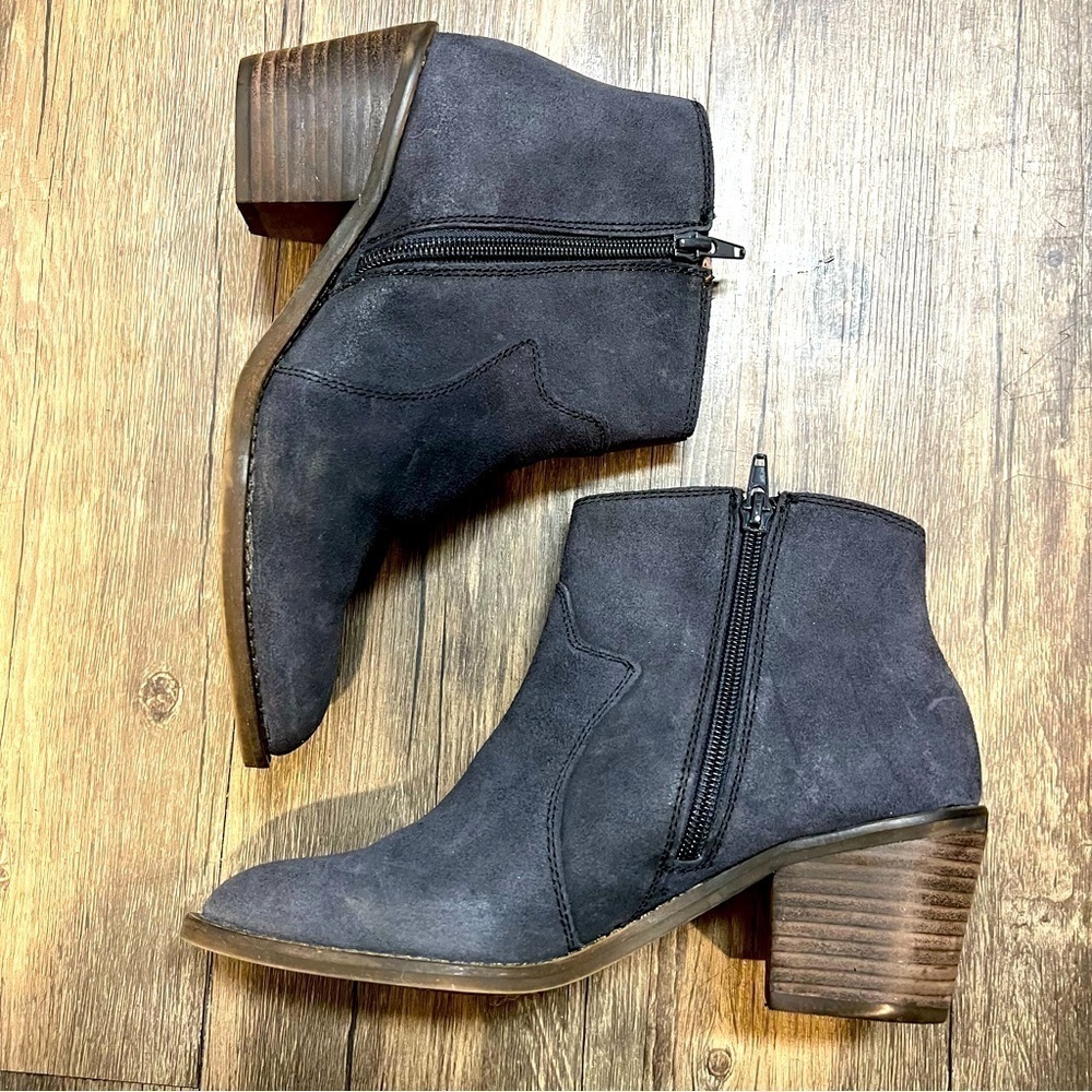 Lucky Brand Baley Suede Navy Blue Ankle Boot Chunky Heel Holiday Winter Cold 6 - Picture 3 of 9